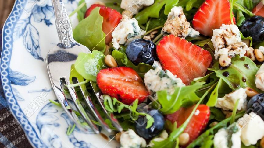 Arugula, strawberry, blueberry and blue cheese salad